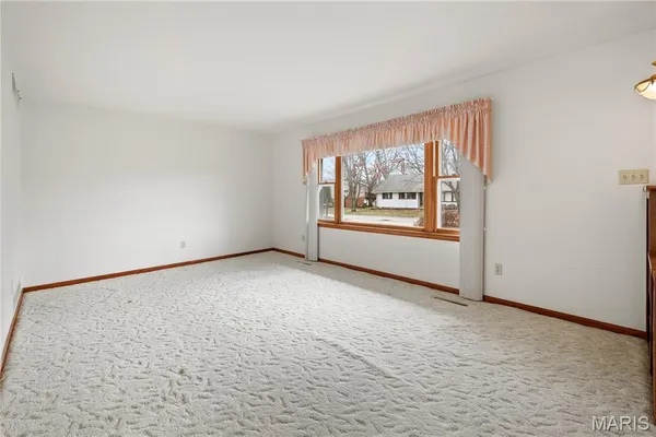 $163,100 | 19 Westwood Drive, Hillsboro, IL 62049