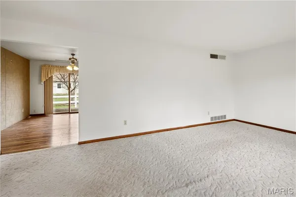 $163,100 | 19 Westwood Drive, Hillsboro, IL 62049