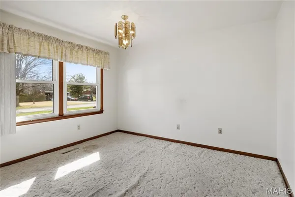 $163,100 | 19 Westwood Drive, Hillsboro, IL 62049