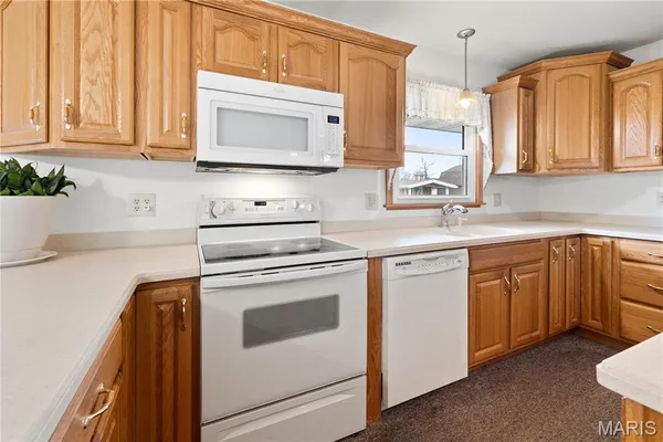 $163,100 | 19 Westwood Drive, Hillsboro, IL 62049