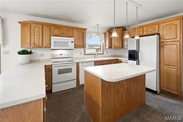 $163,100 | 19 Westwood Drive, Hillsboro, IL 62049