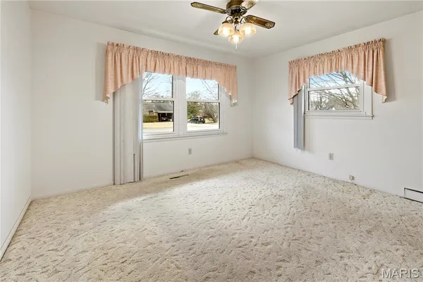 $163,100 | 19 Westwood Drive, Hillsboro, IL 62049