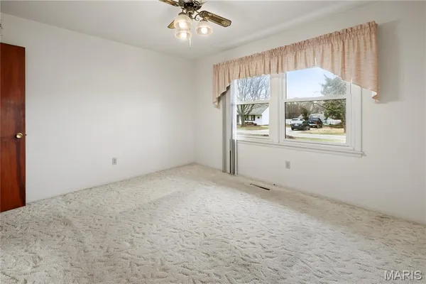 $163,100 | 19 Westwood Drive, Hillsboro, IL 62049