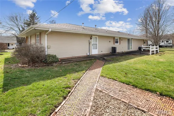 $163,100 | 19 Westwood Drive, Hillsboro, IL 62049