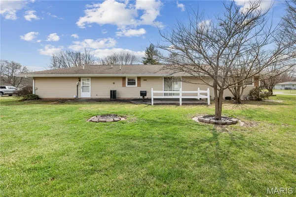 $163,100 | 19 Westwood Drive, Hillsboro, IL 62049