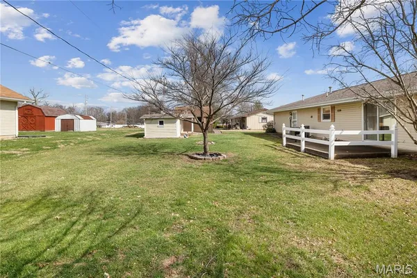 $163,100 | 19 Westwood Drive, Hillsboro, IL 62049