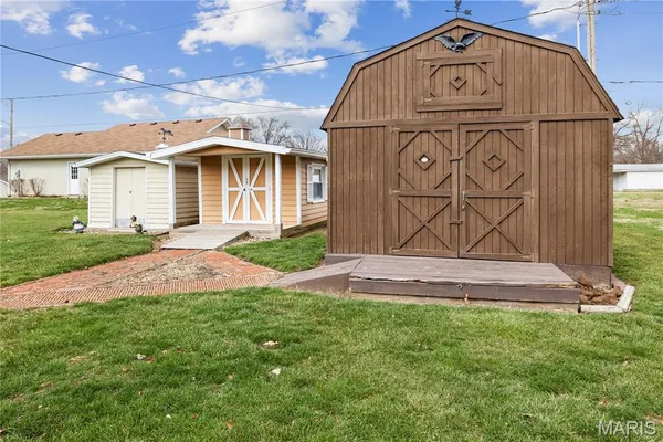 $163,100 | 19 Westwood Drive, Hillsboro, IL 62049