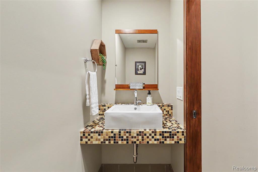 312 Terry Avenue Rochester, MI 48307 - Photo 24 of 63