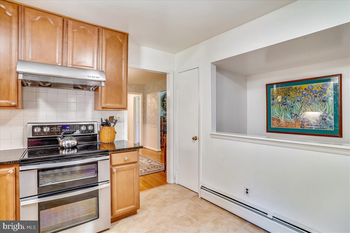 18901 Muncaster Road Derwood, MD 20855 - Photo 20 of 58 Kitchen boast stainless steel appliances