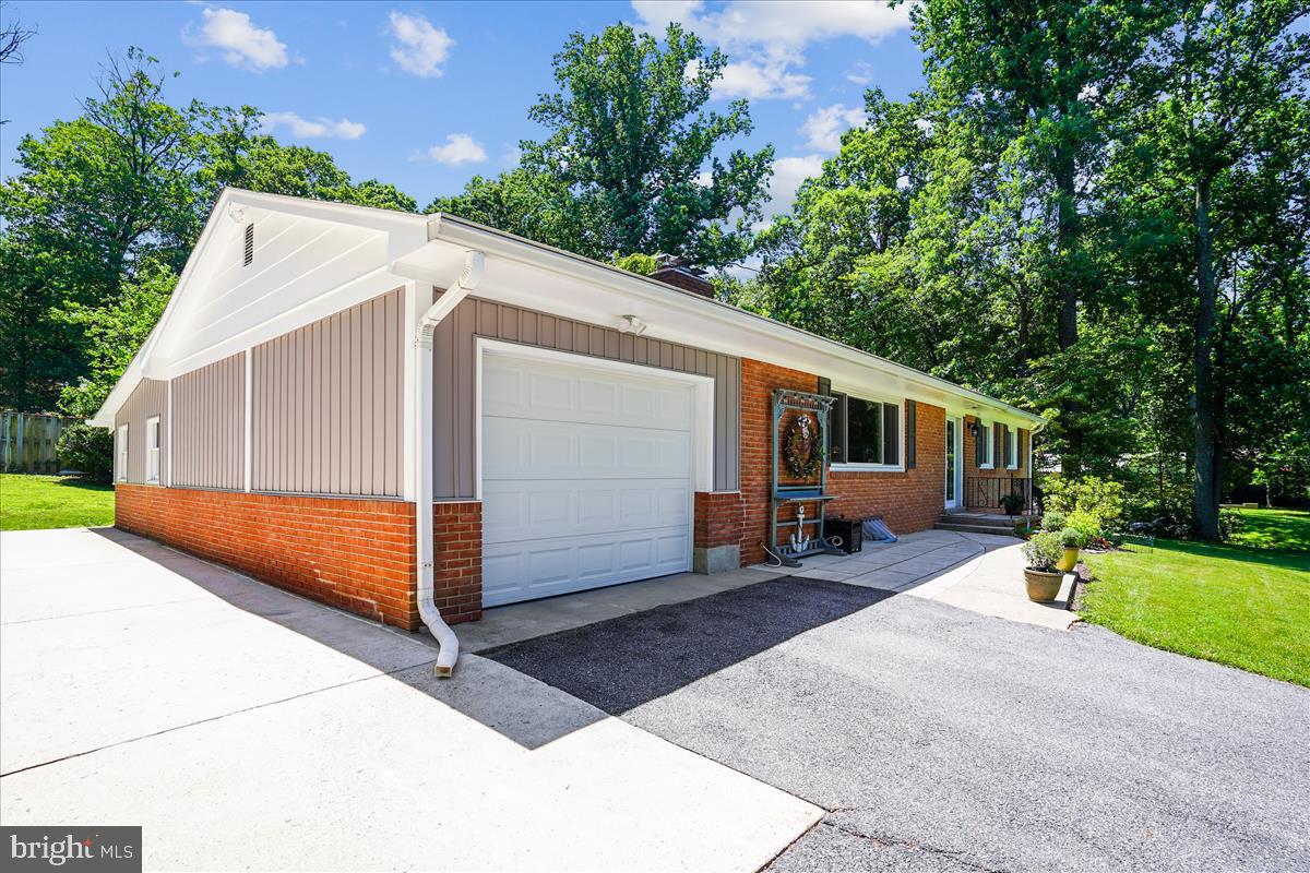 Garage with side parking pad