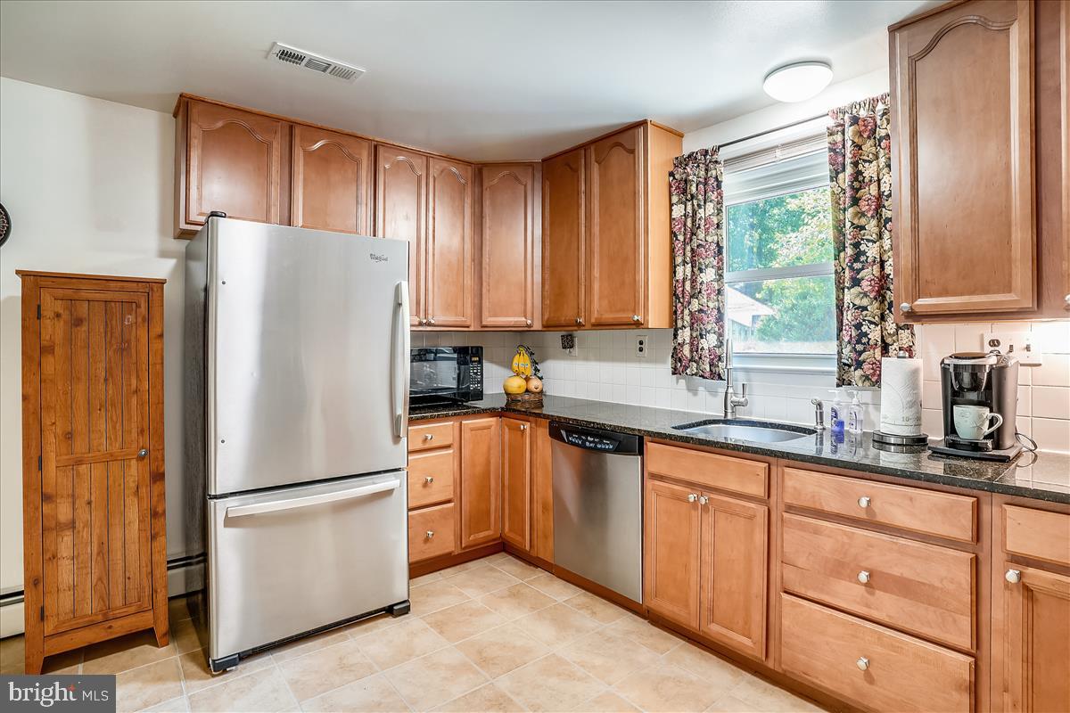 18901 Muncaster Road Derwood, MD 20855 - Photo 21 of 58 Kitchen