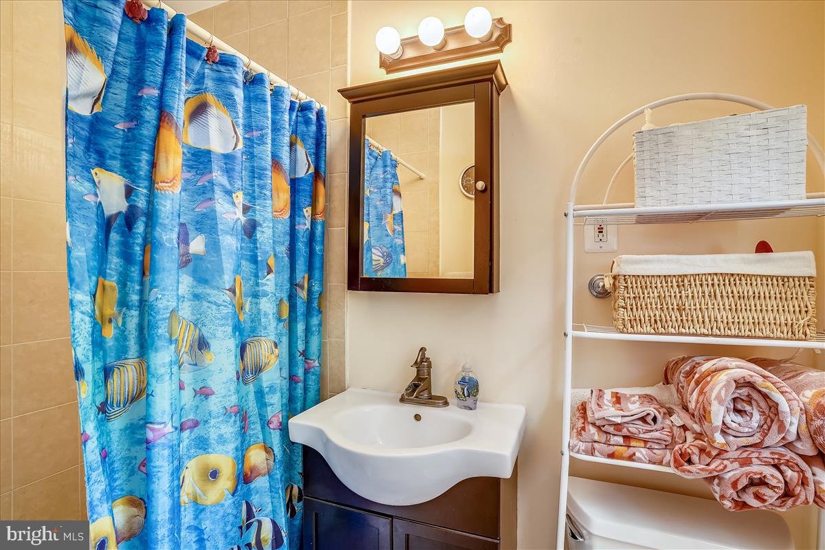 18901 Muncaster Road Derwood, MD 20855 - Photo 31 of 58 Master Bathroom