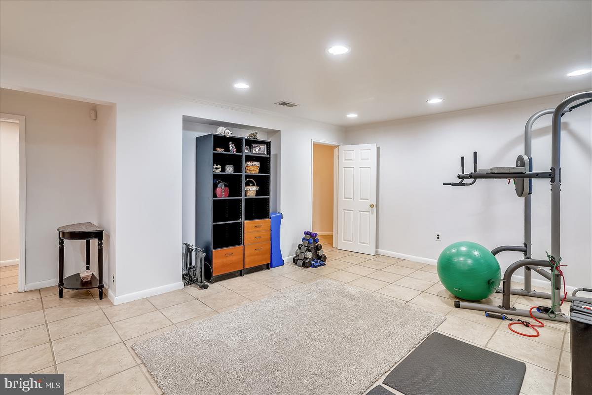 18901 Muncaster Road Derwood, MD 20855 - Photo 40 of 58 Family Room
