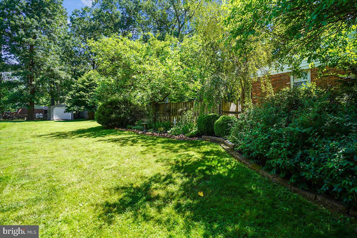 18901 Muncaster Road Derwood, MD 20855 - Photo 9 of 58 Side yard