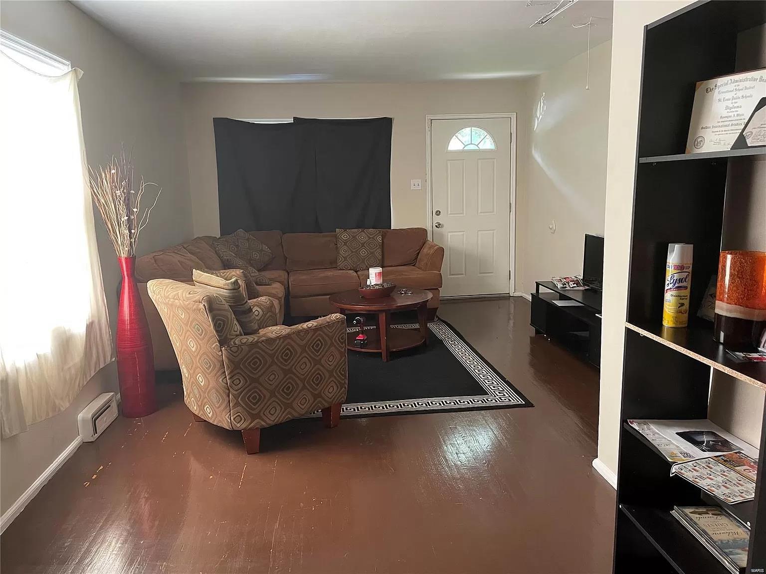 238 Estridge Road St. Louis, MO 63137 - Photo 2 of 8