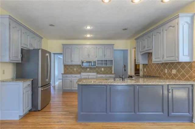 $647,000 | 5708 West 129th Street, Overland Park, KS 66209