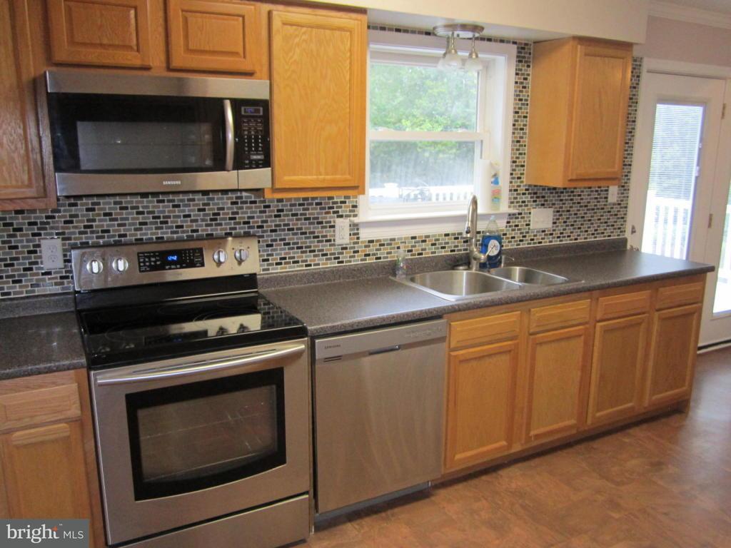 1026 Williamsburg Road Lancaster, PA 17603 - Photo 2 of 12 Gallery Image 2