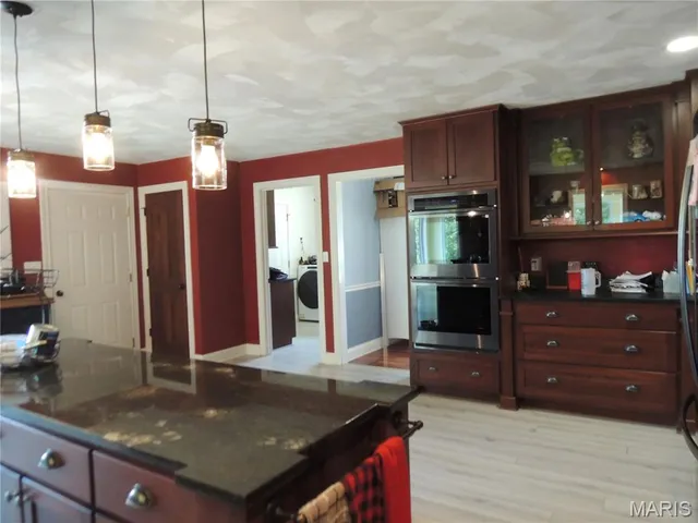 $640,000 | 4 Willow Cir Drive, Greenville, IL 62246