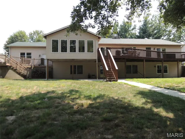 $640,000 | 4 Willow Cir Drive, Greenville, IL 62246