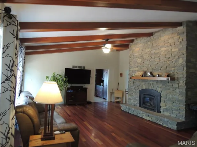 $640,000 | 4 Willow Cir Drive, Greenville, IL 62246