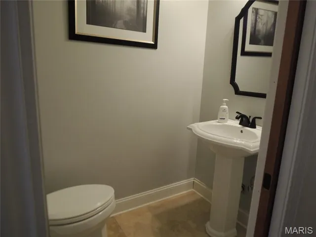 $640,000 | 4 Willow Cir Drive, Greenville, IL 62246