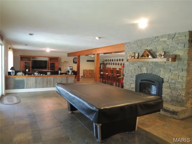 $640,000 | 4 Willow Cir Drive, Greenville, IL 62246