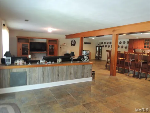 $640,000 | 4 Willow Cir Drive, Greenville, IL 62246