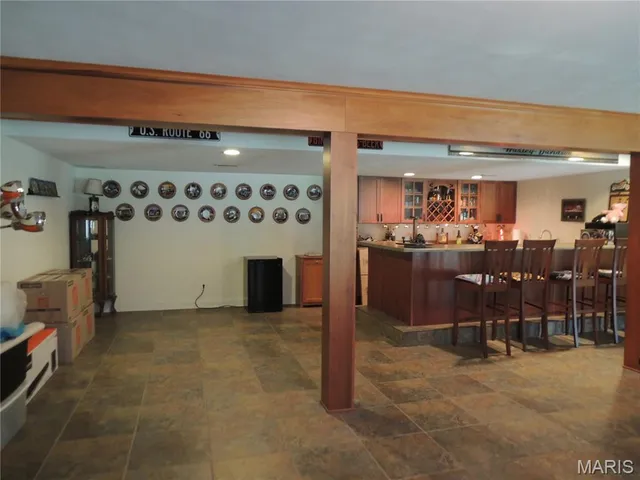 $640,000 | 4 Willow Cir Drive, Greenville, IL 62246