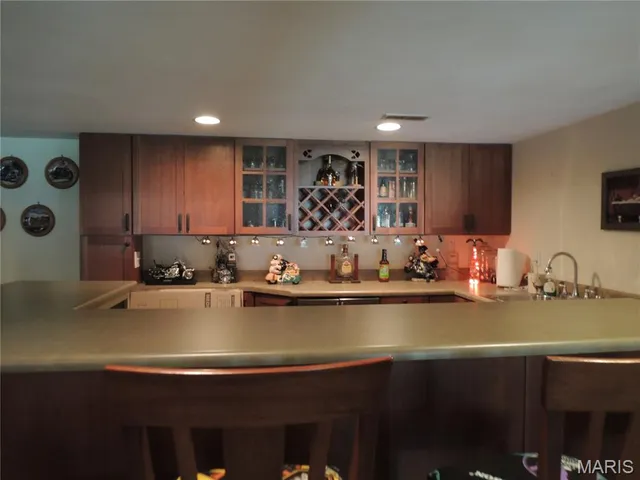 $640,000 | 4 Willow Cir Drive, Greenville, IL 62246