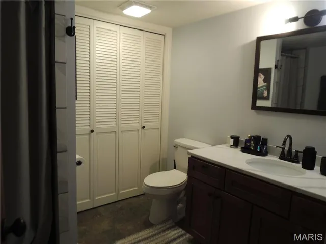 $640,000 | 4 Willow Cir Drive, Greenville, IL 62246