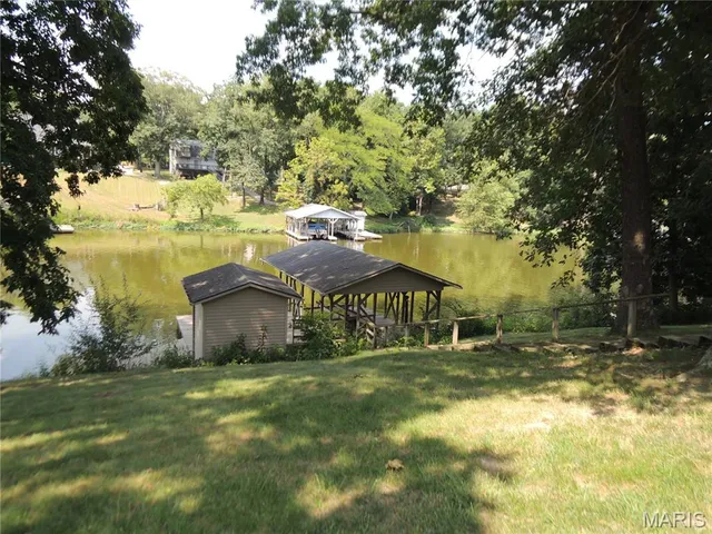 $640,000 | 4 Willow Cir Drive, Greenville, IL 62246