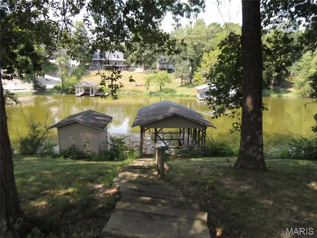 $640,000 | 4 Willow Cir Drive, Greenville, IL 62246