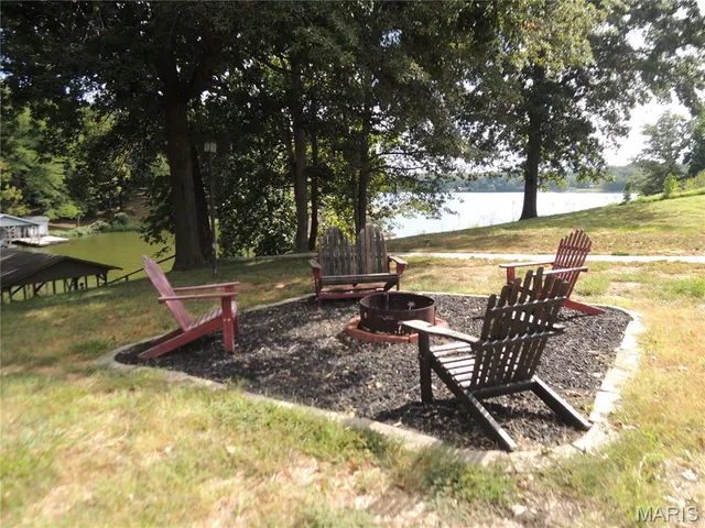 $640,000 | 4 Willow Cir Drive, Greenville, IL 62246