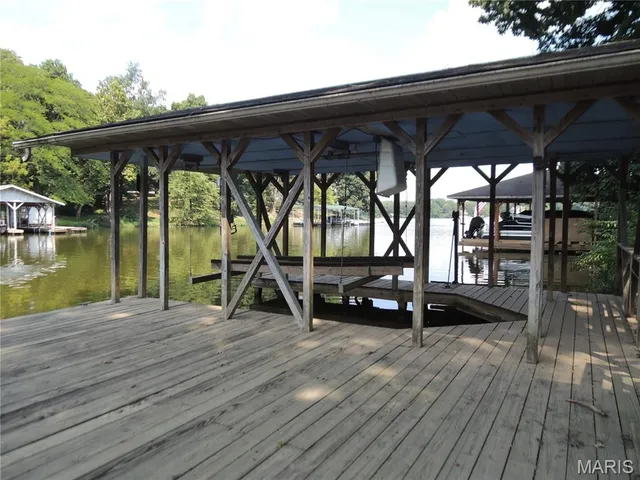 $640,000 | 4 Willow Cir Drive, Greenville, IL 62246