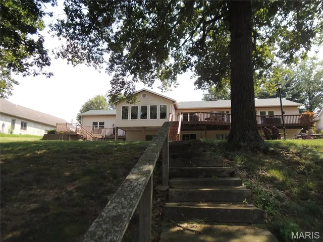 $640,000 | 4 Willow Cir Drive, Greenville, IL 62246