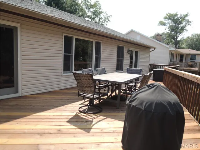 $640,000 | 4 Willow Cir Drive, Greenville, IL 62246