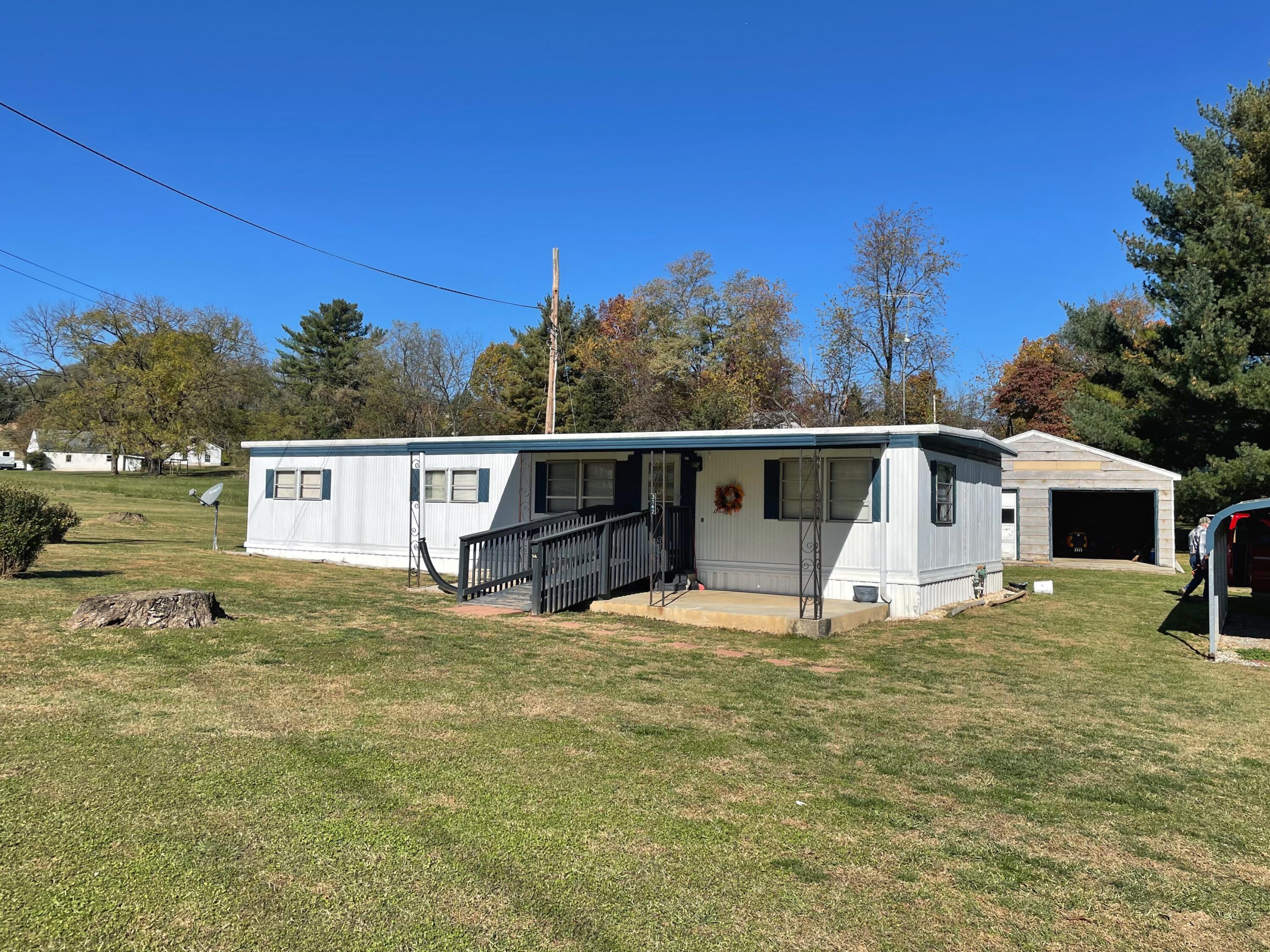 3142 Read Mountain Road Roanoke, VA 24019 - Photo 1 of 2 Main