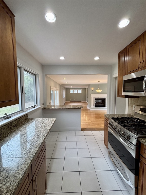 7 Longmeadow Road Weston, MA 02493 - Photo 5 of 12 Gallery Image 5