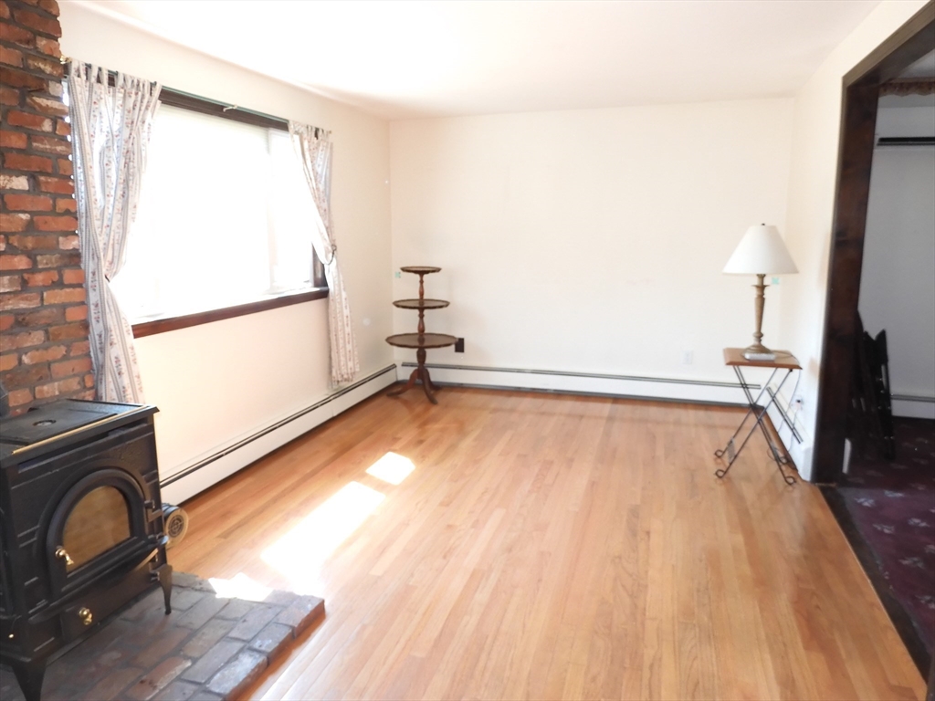 146 Bridle Road Billerica, MA 01821 - Photo 3 of 27 Gallery Image 3