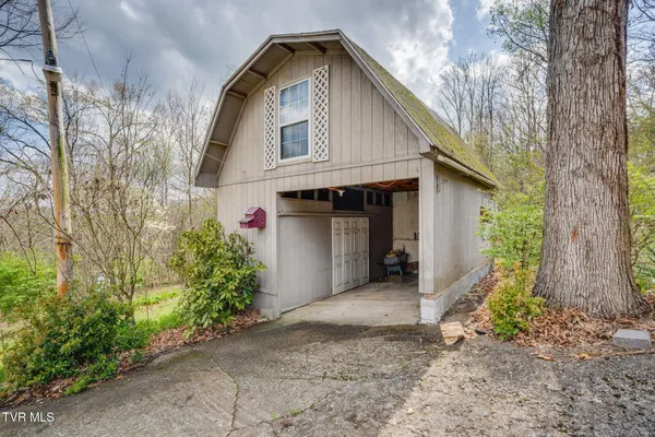 $395,000 | 101 South Hickory Circle, Greeneville, TN 37743