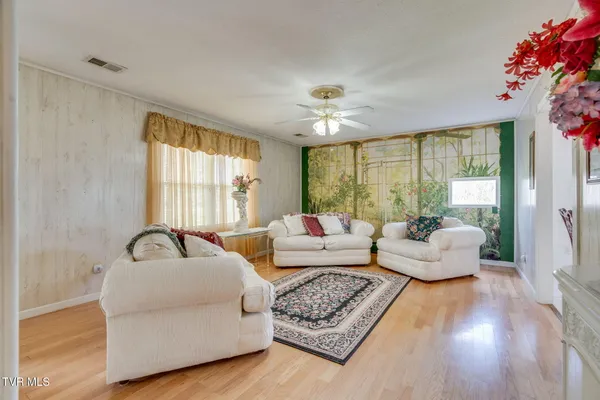 $395,000 | 101 South Hickory Circle, Greeneville, TN 37743