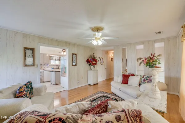 $395,000 | 101 South Hickory Circle, Greeneville, TN 37743