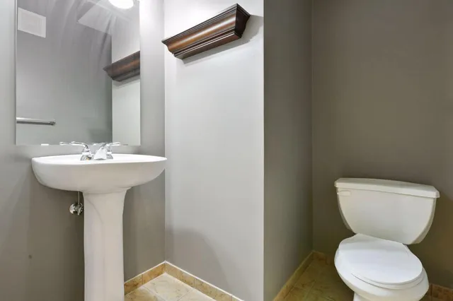 $1,695 | 2565 Franklin Avenue, Unit 213, St. Paul, MN 55114