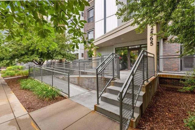 $1,695 | 2565 Franklin Avenue, Unit 213, St. Paul, MN 55114