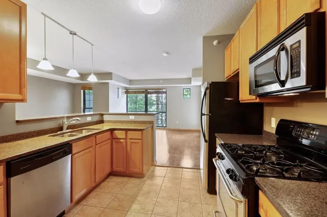$1,695 | 2565 Franklin Avenue, Unit 213, St. Paul, MN 55114