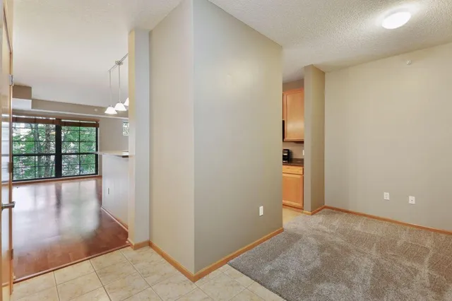 $1,695 | 2565 Franklin Avenue, Unit 213, St. Paul, MN 55114