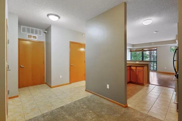 $1,695 | 2565 Franklin Avenue, Unit 213, St. Paul, MN 55114