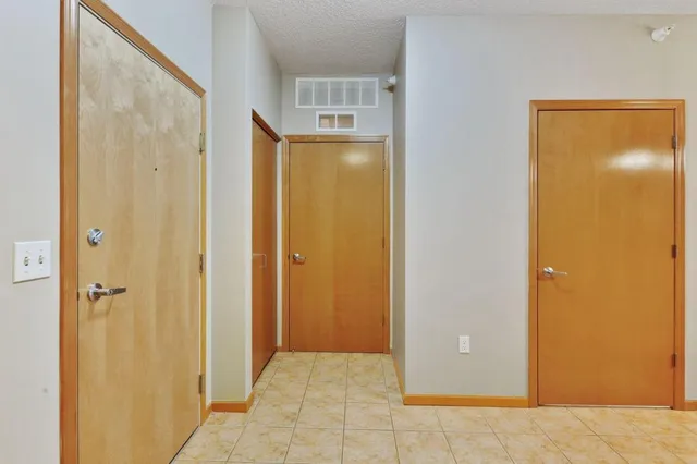 $1,695 | 2565 Franklin Avenue, Unit 213, St. Paul, MN 55114