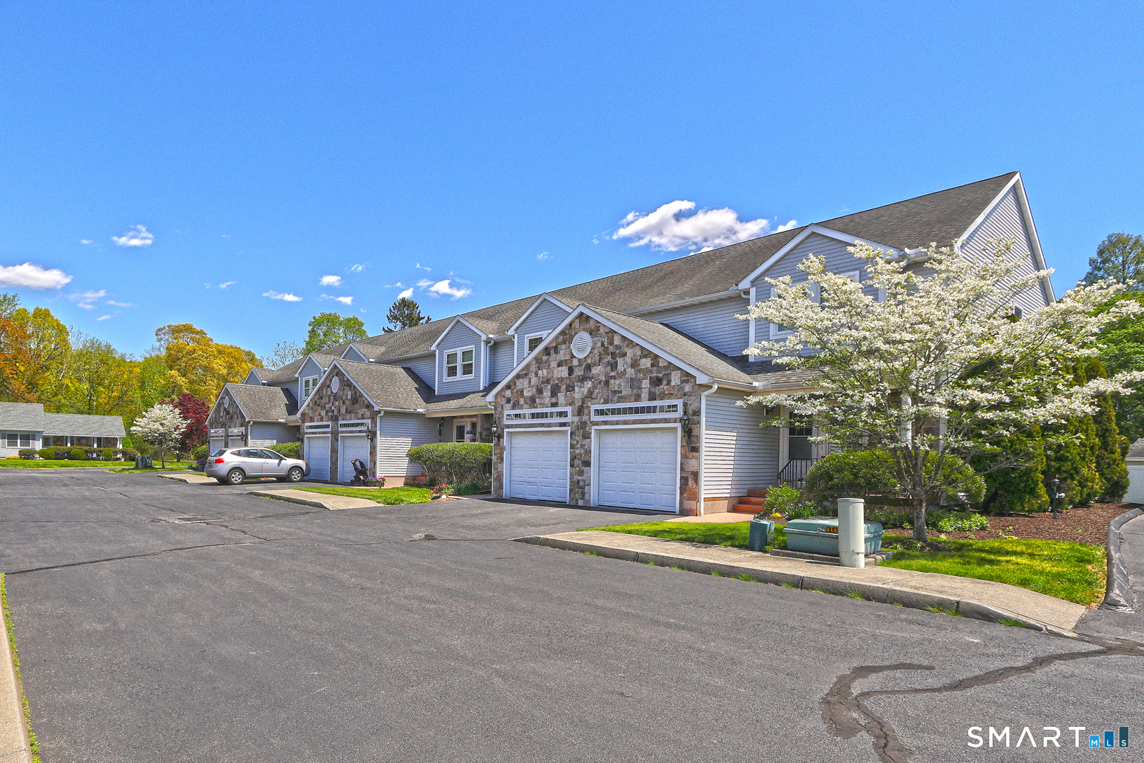 102 Lantern Court, Unit 102 Clinton, CT 06413 - Photo 5 of 36 a view of a house with a yard and potted plants