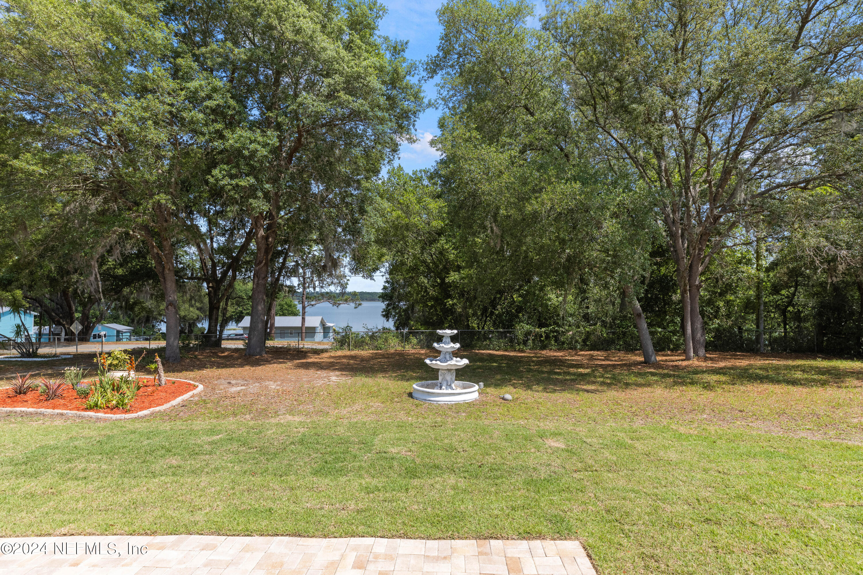 6903 Crystal Lake Road Keystone Heights, FL 32656 - Photo 12 of 64 Front Fountain